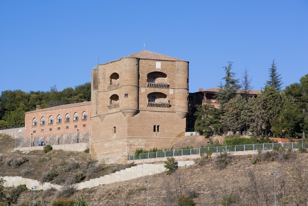 Parador De Benavente 8/63