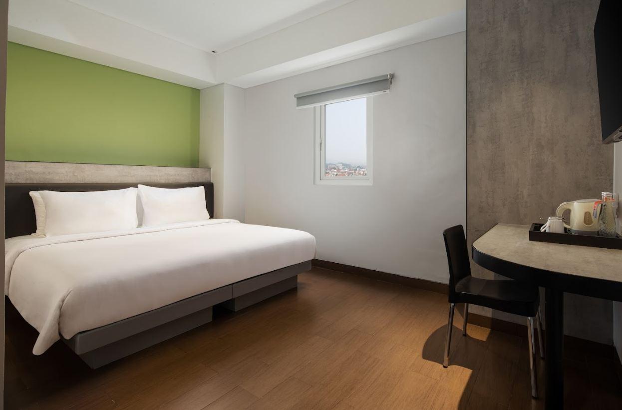 Smart Room Hollywood، Amaris Hotel Pakuan Bogor 2/2