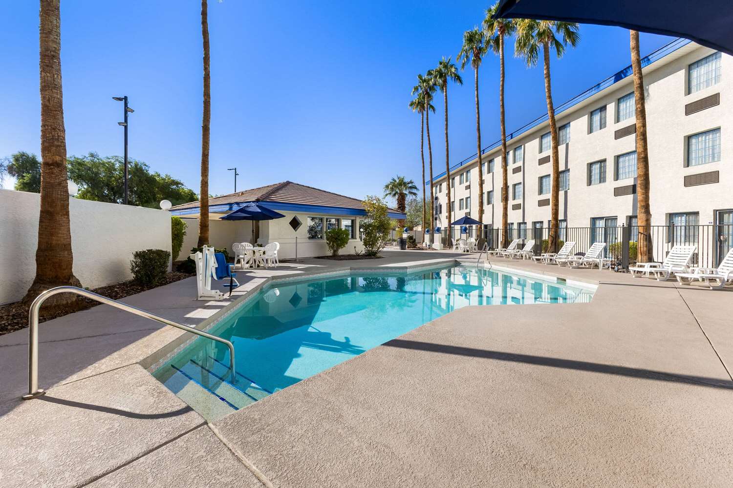 Days Inn & Suites by Wyndham Mesa Near Phoenix 33/36
