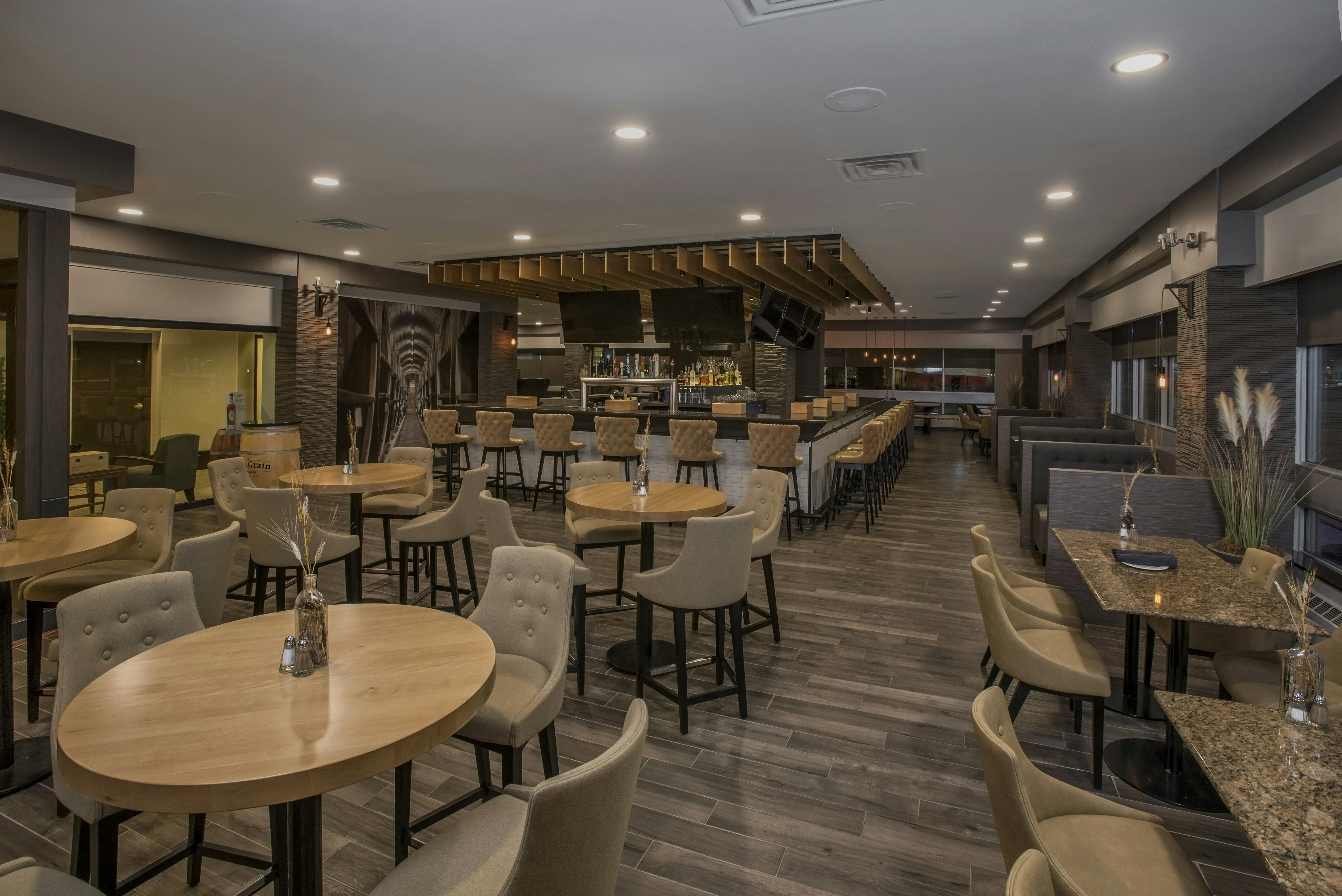 Hilton Winnipeg Airport Suites 40/65