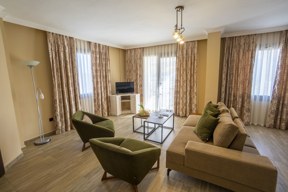 Azka Hotel 51/78