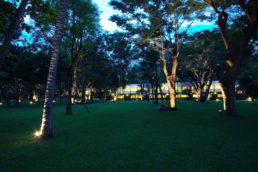 Raya Resort Beach front - The Most Green Resort in Cha-am 66/73
