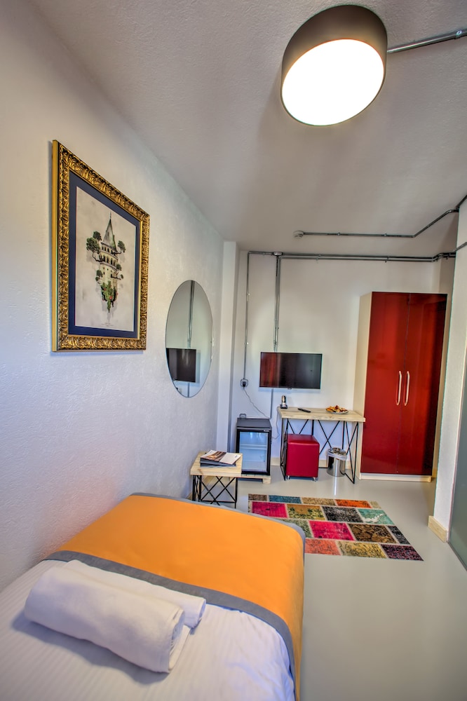 VAVIEN HOTEL 9/30