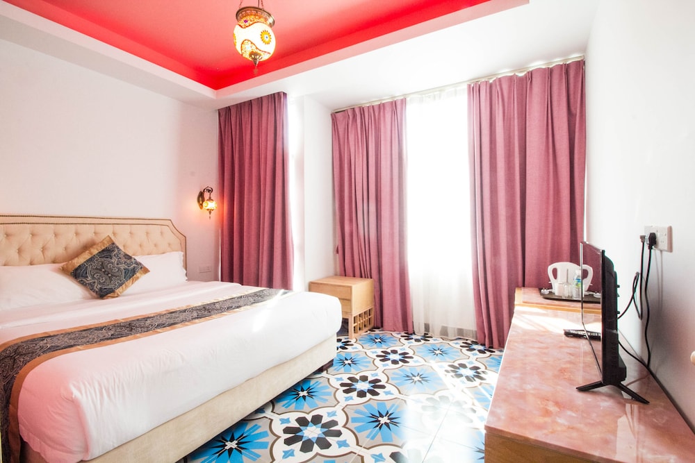 ROOM, KING BED