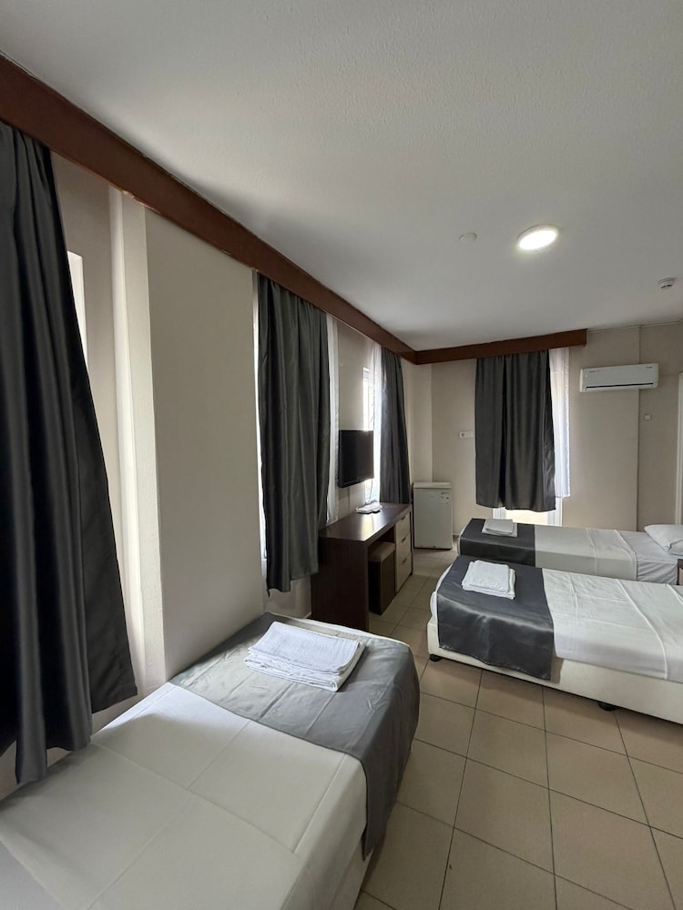 Rosella Hotel 23/62