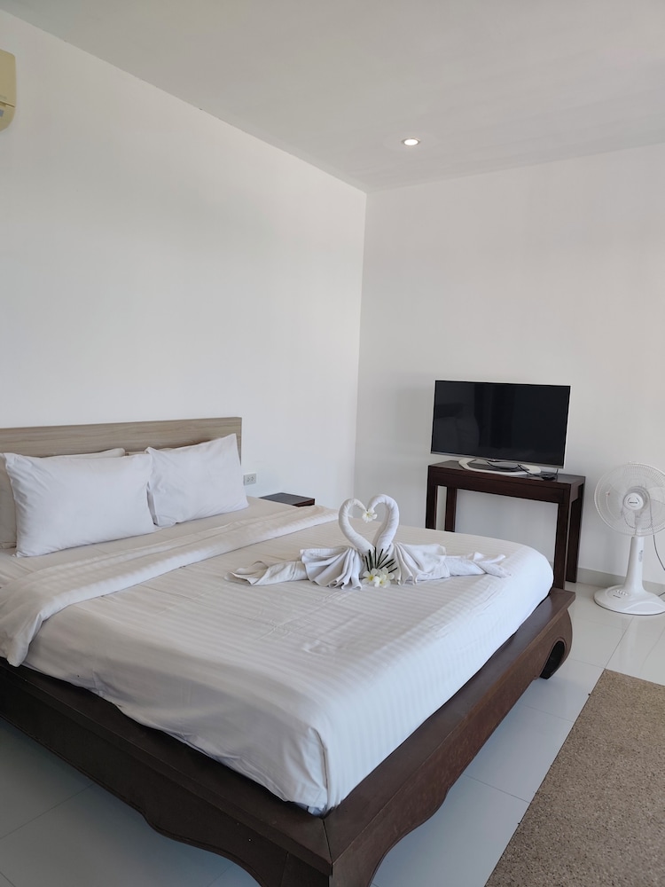 DELUXE, QUEEN BED, SEA VIEW