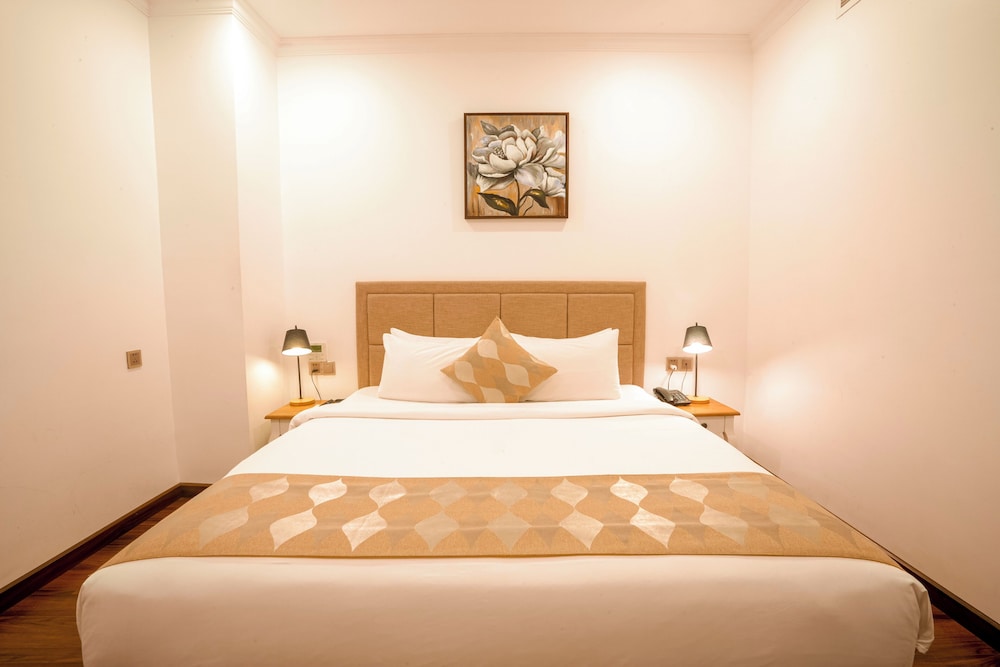 DELUXE, DOUBLE BED, NO WINDOW