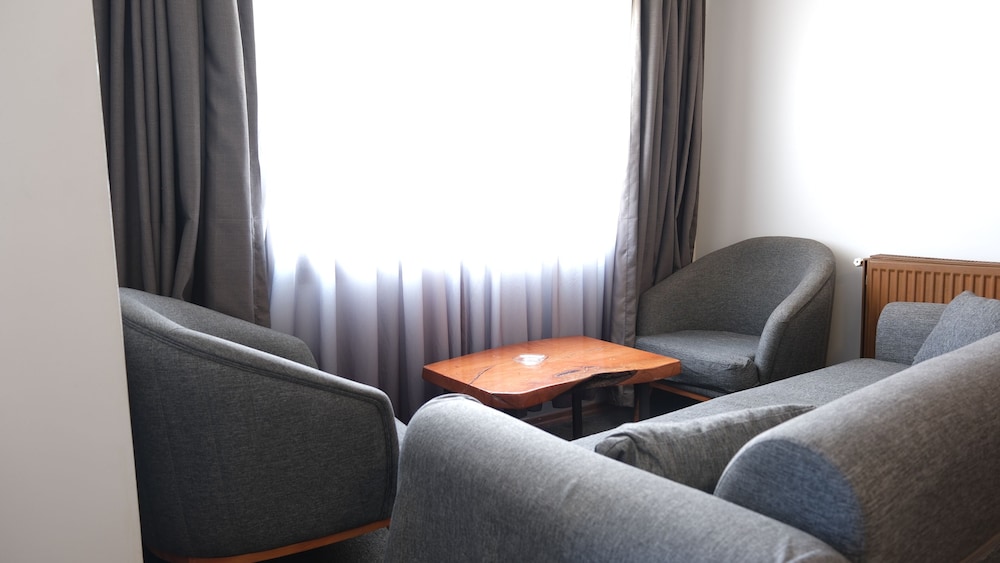 Varyant Hotel 26/35