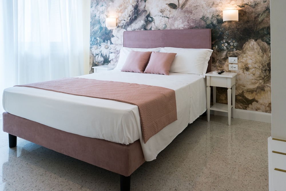 DELUXE, DOUBLE BED