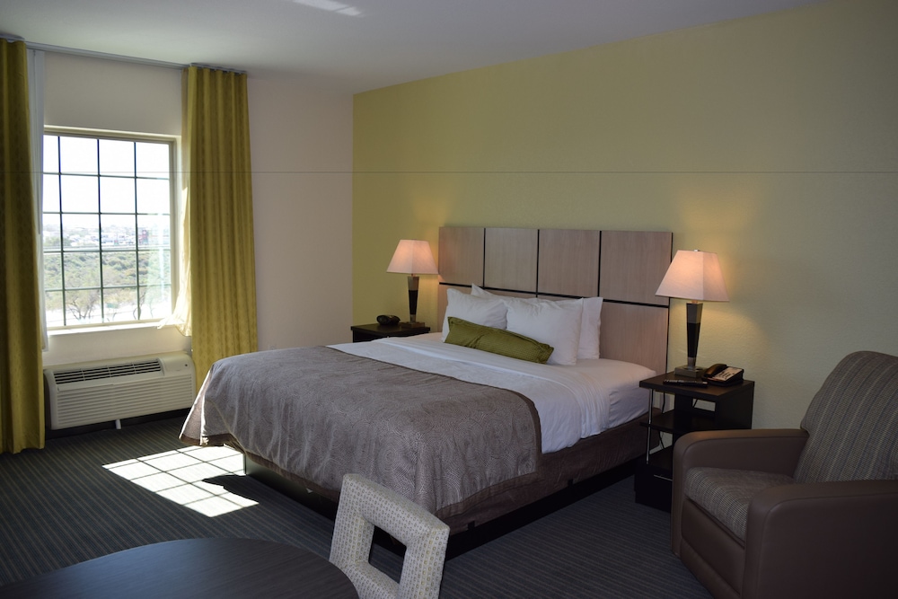 Candlewood Suites Monahans 22/50