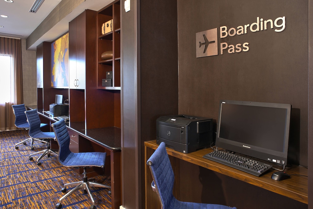 Courtyard by Marriott Hamilton 30/32