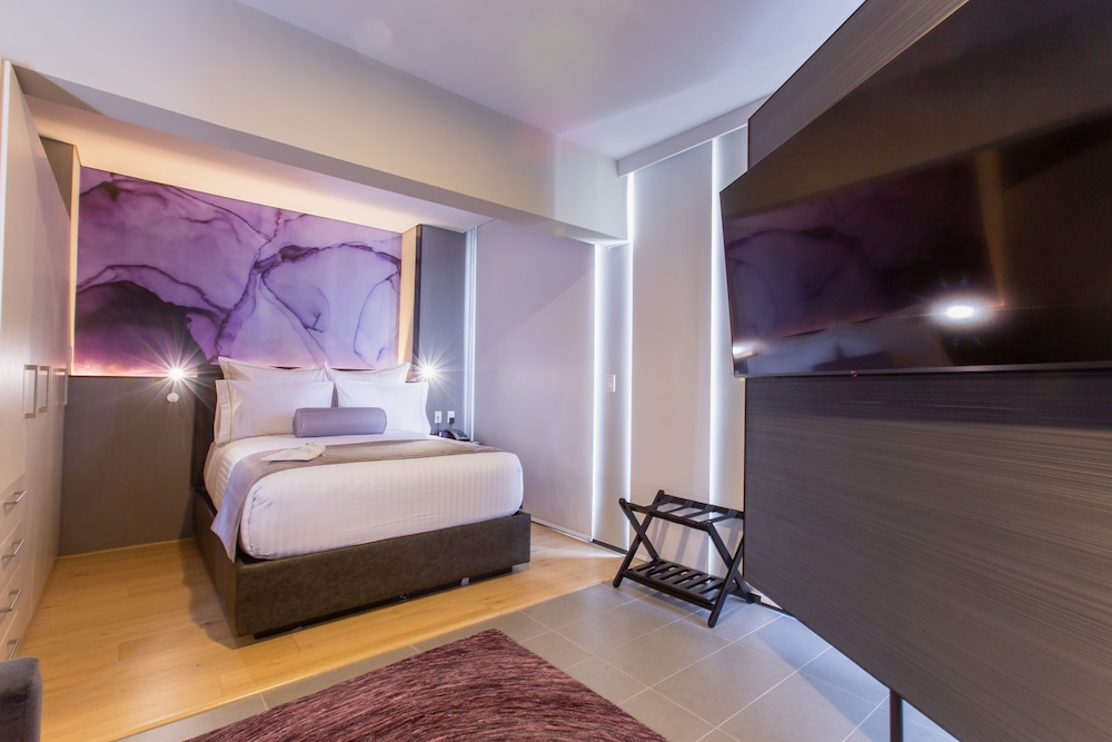 JUNIOR, KING BED, CITY VIEW, KITCHENETTE