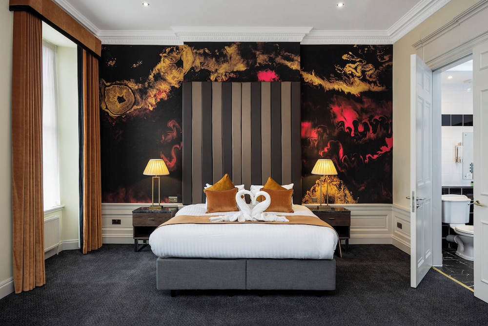 SUPERIOR, KING BED