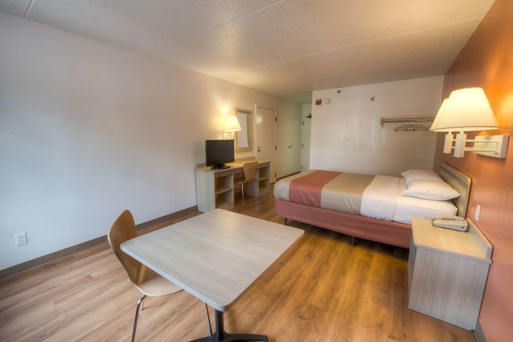 Motel6 Branford, CT - New Haven 17/58