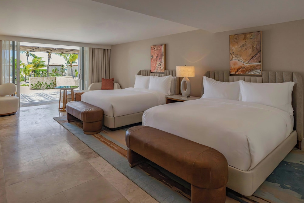 Grand, Lanai, 2 Queen Beds, Ocean View