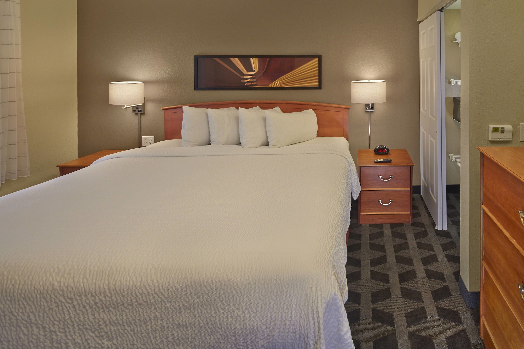 1 BEDROOM, SUITE