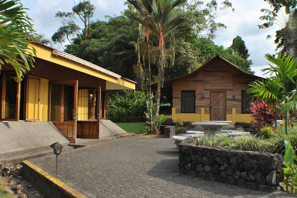 Arenal Country Inn 5/63