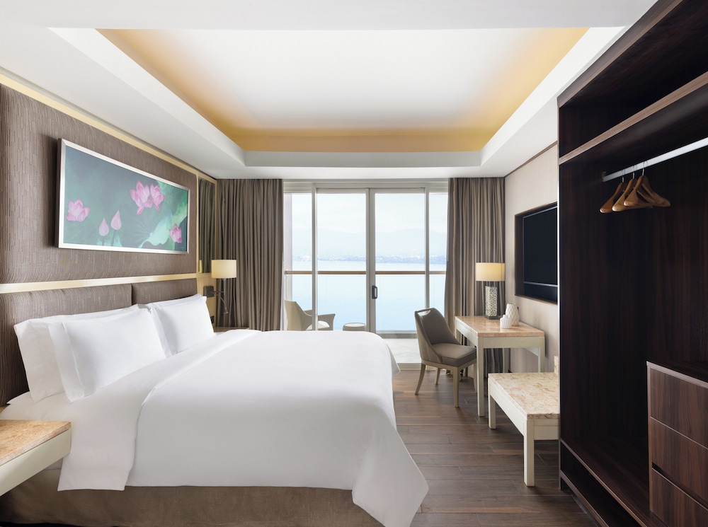 1 Bedroom, Governor, Suite, King Bed, Sofa