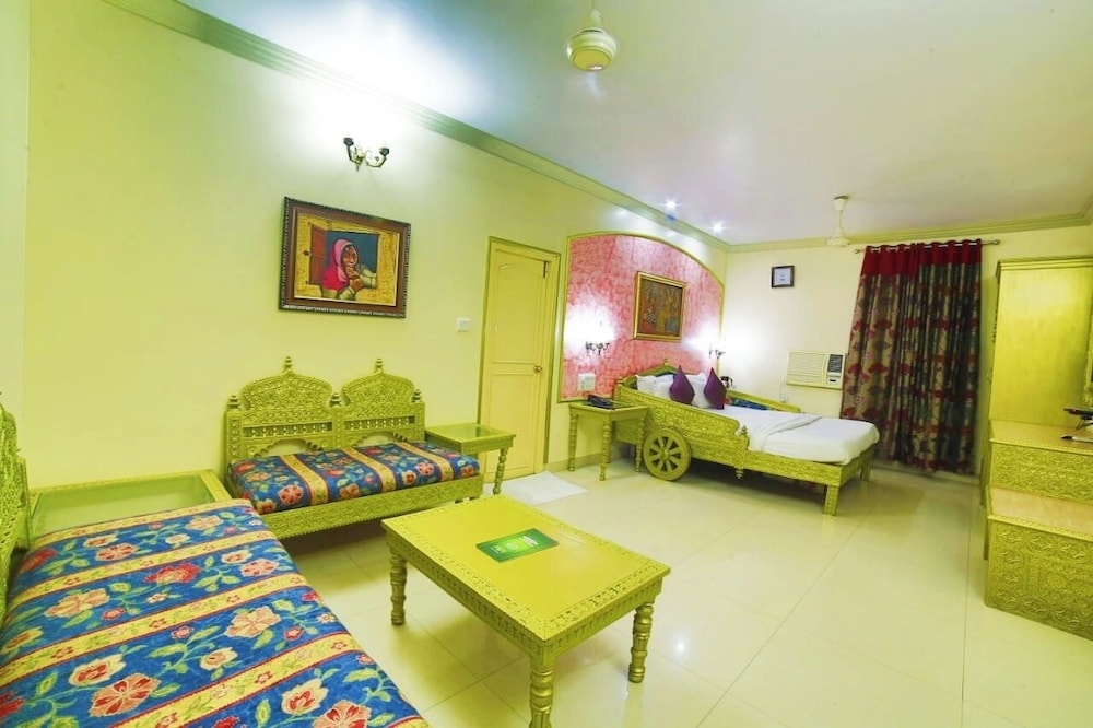 HOTEL SAMRAT INTERNATIONAL 24/28