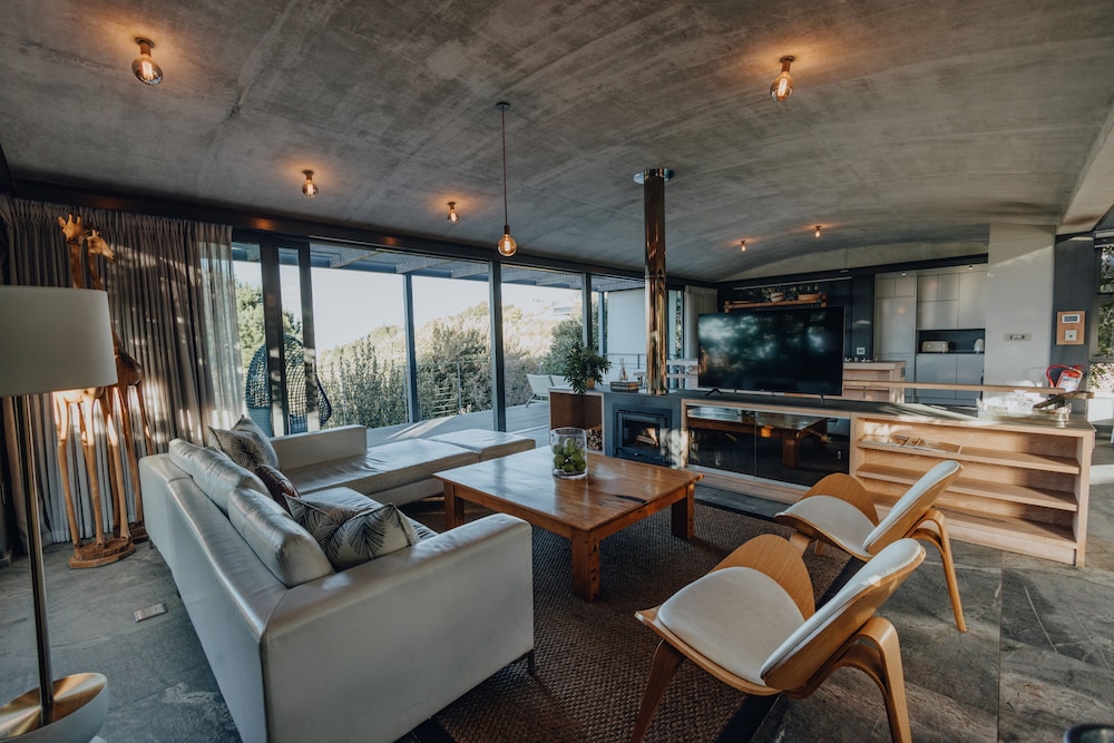 Spanish Farm Guest Lodge 65/90