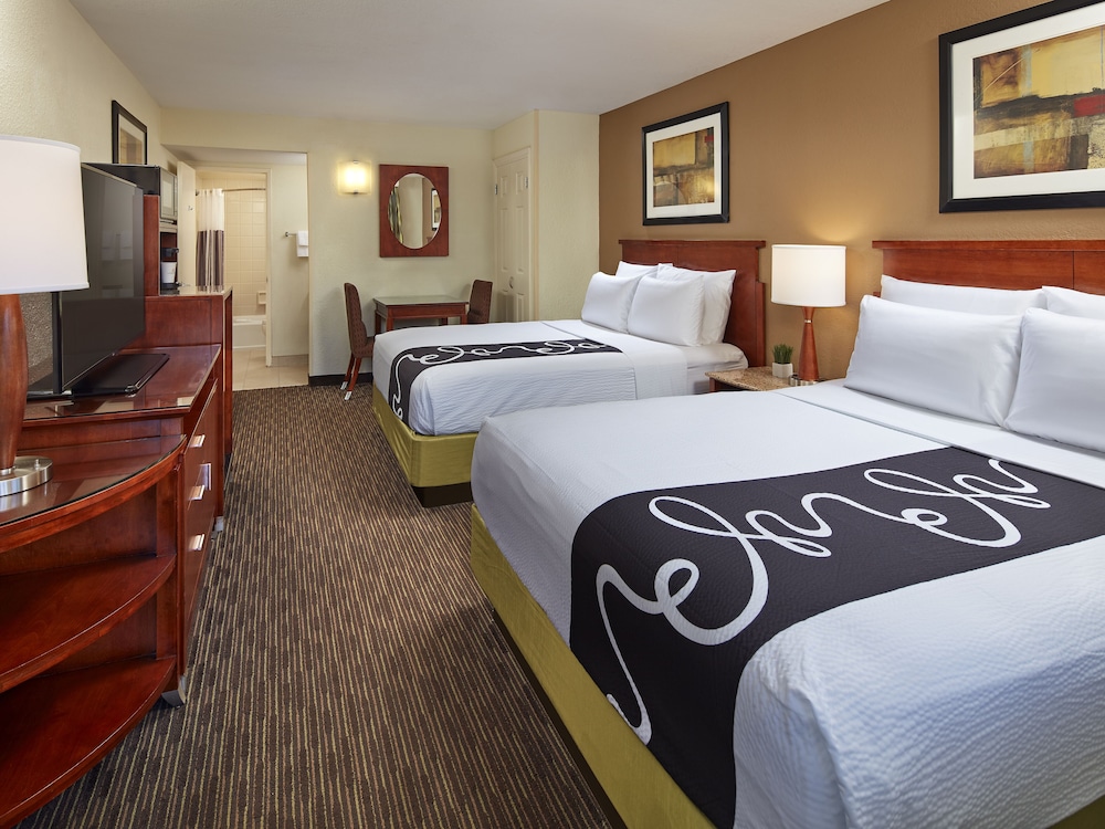 room, 2 queen beds