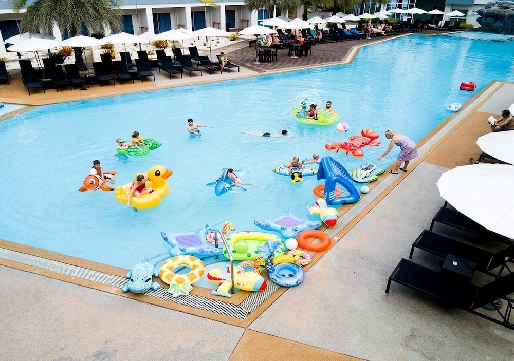 Grandblue Resort 62/70