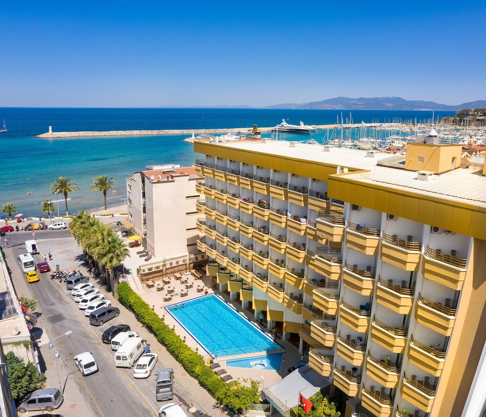 Palm Hotel 4/50