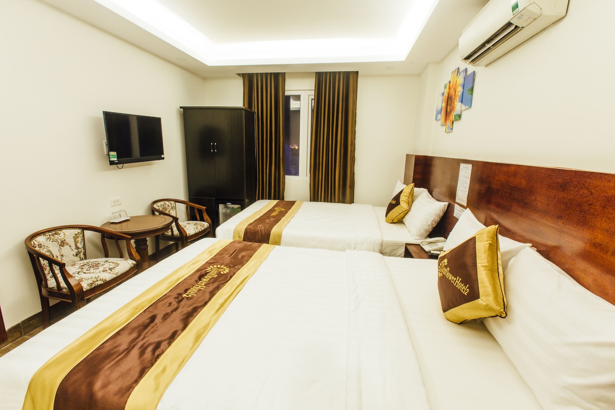 DELUXE, TWIN BEDS
