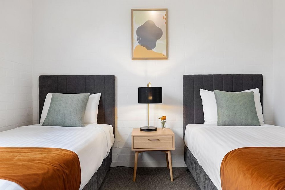OXLEY COURT SERVICED APARTMENTS 15/41
