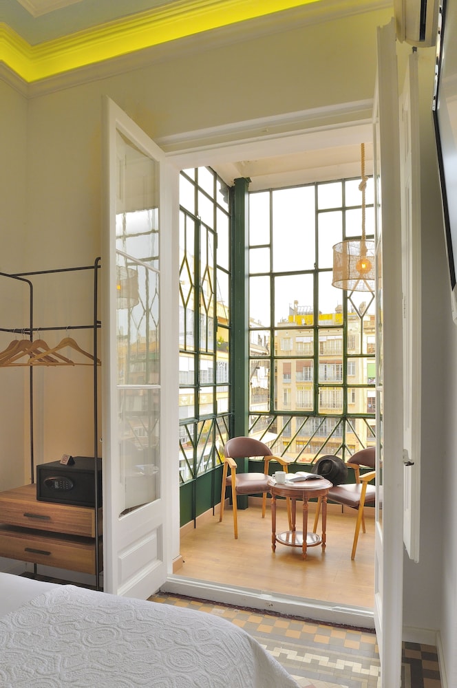Hostal Girona 42/50