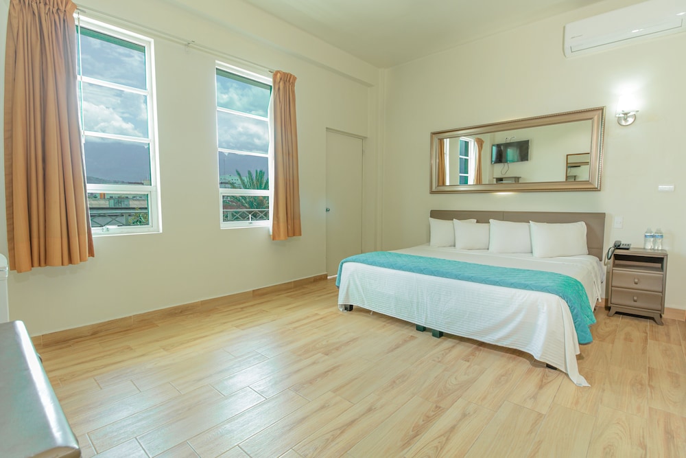 Hotel Plaza Del Arco Express 11/65