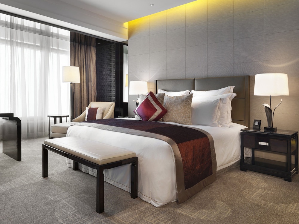 The Ritz Carlton Hong Kong 4/35