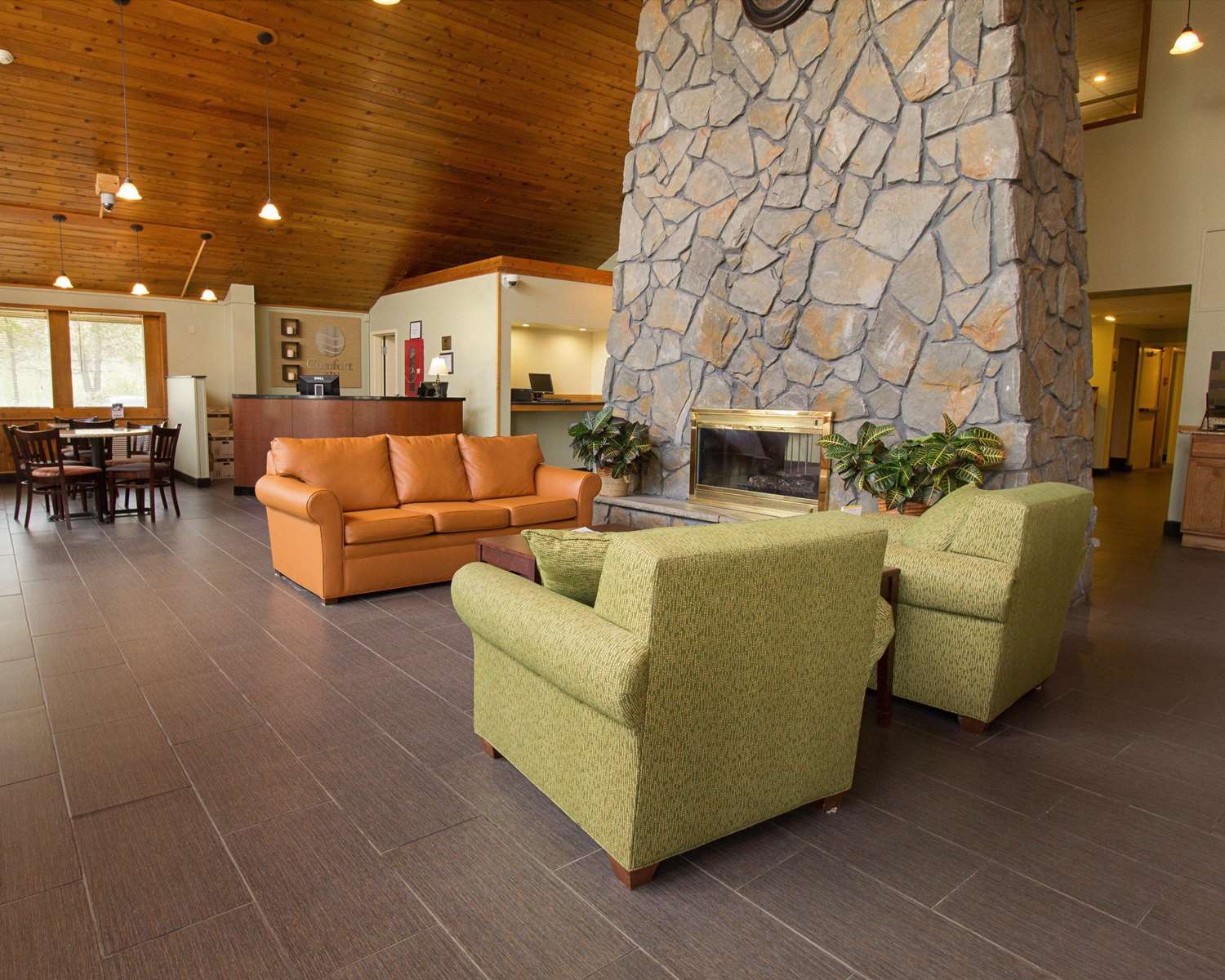 Comfort Inn & Suites Syracuse-Carrier Circle 24/42