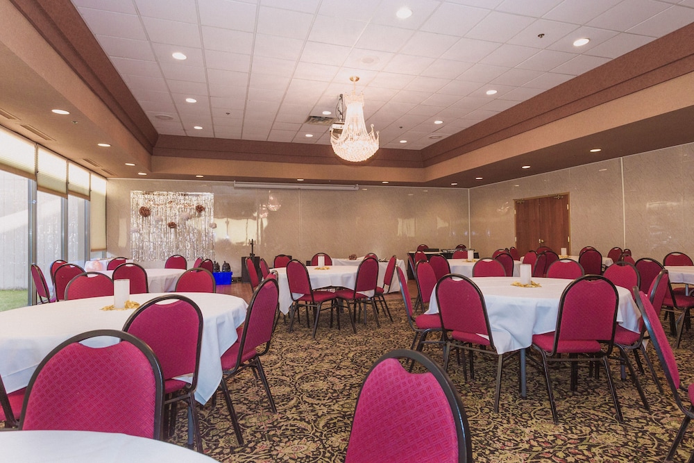 Ramada by Wyndham Plymouth Hotel and Conference Center 50/57