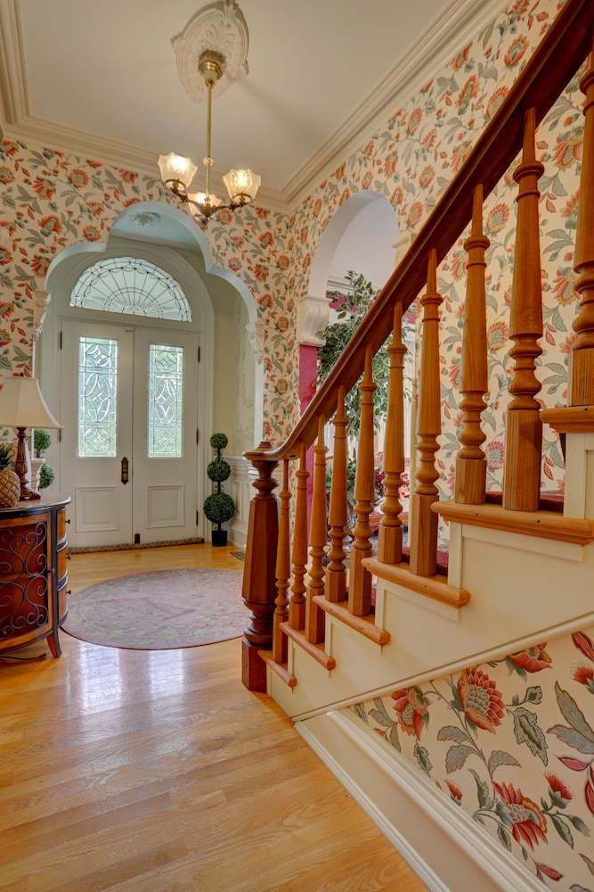Greystone Manor Inn B&B 4/32