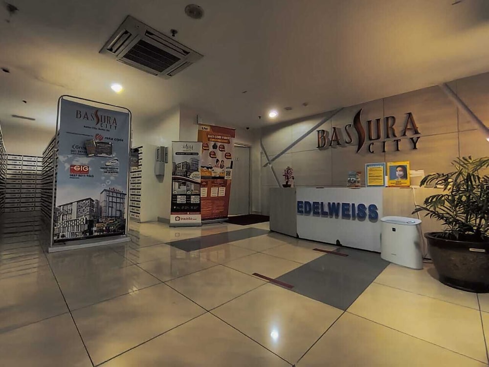Travelibu @ Bassura City Apartment by ZUZU 2/19