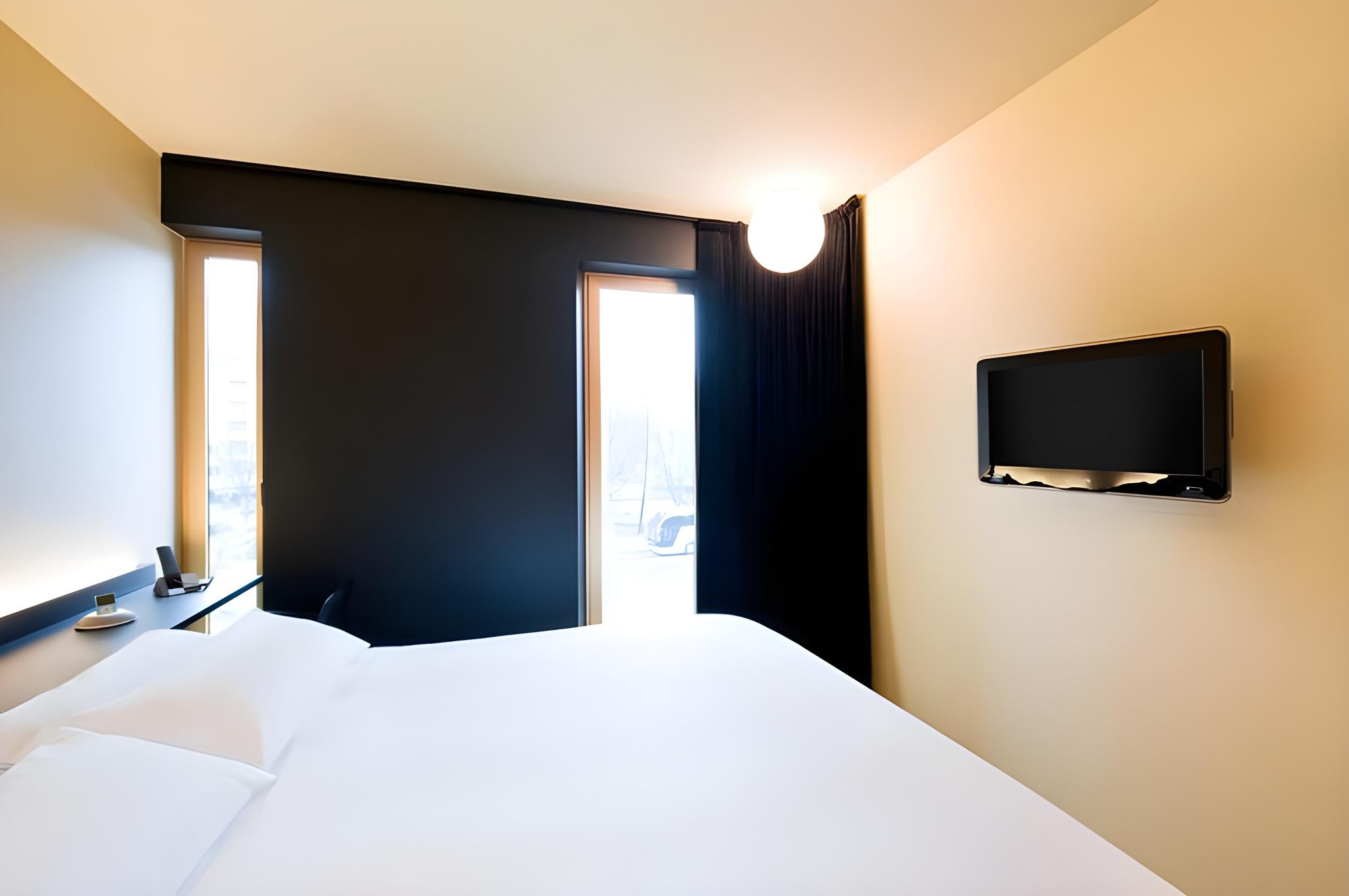 Standard, King Bed