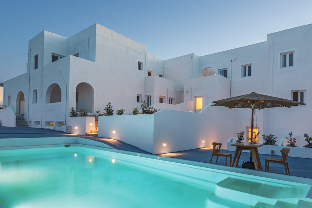 Voca Hotel & Suites 32/40
