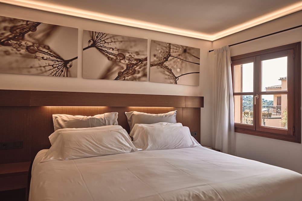 Junior Suite, Twin Beds, Village View