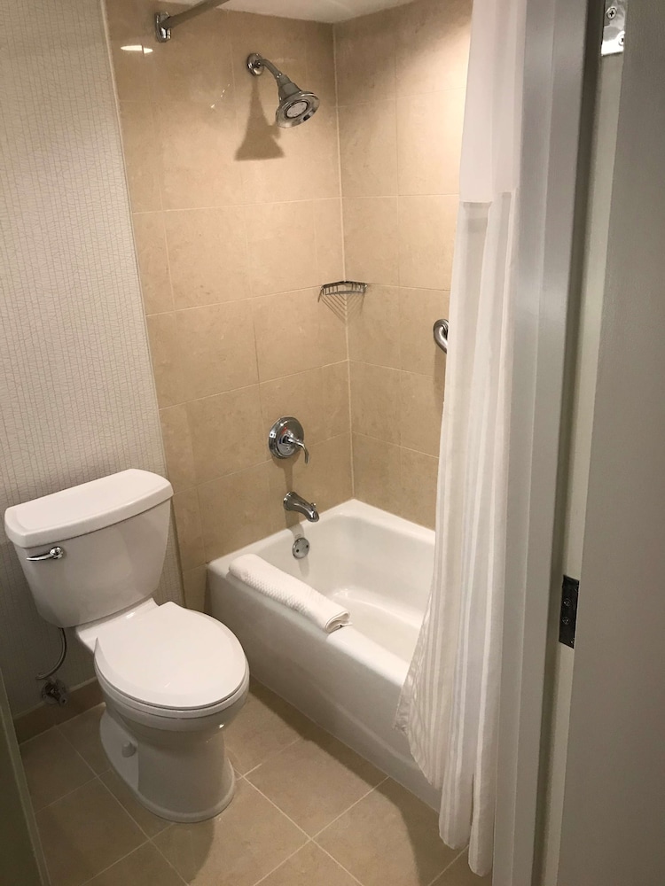 Doubletree By Hilton Hotel Baltimore North Pikesville 11/84