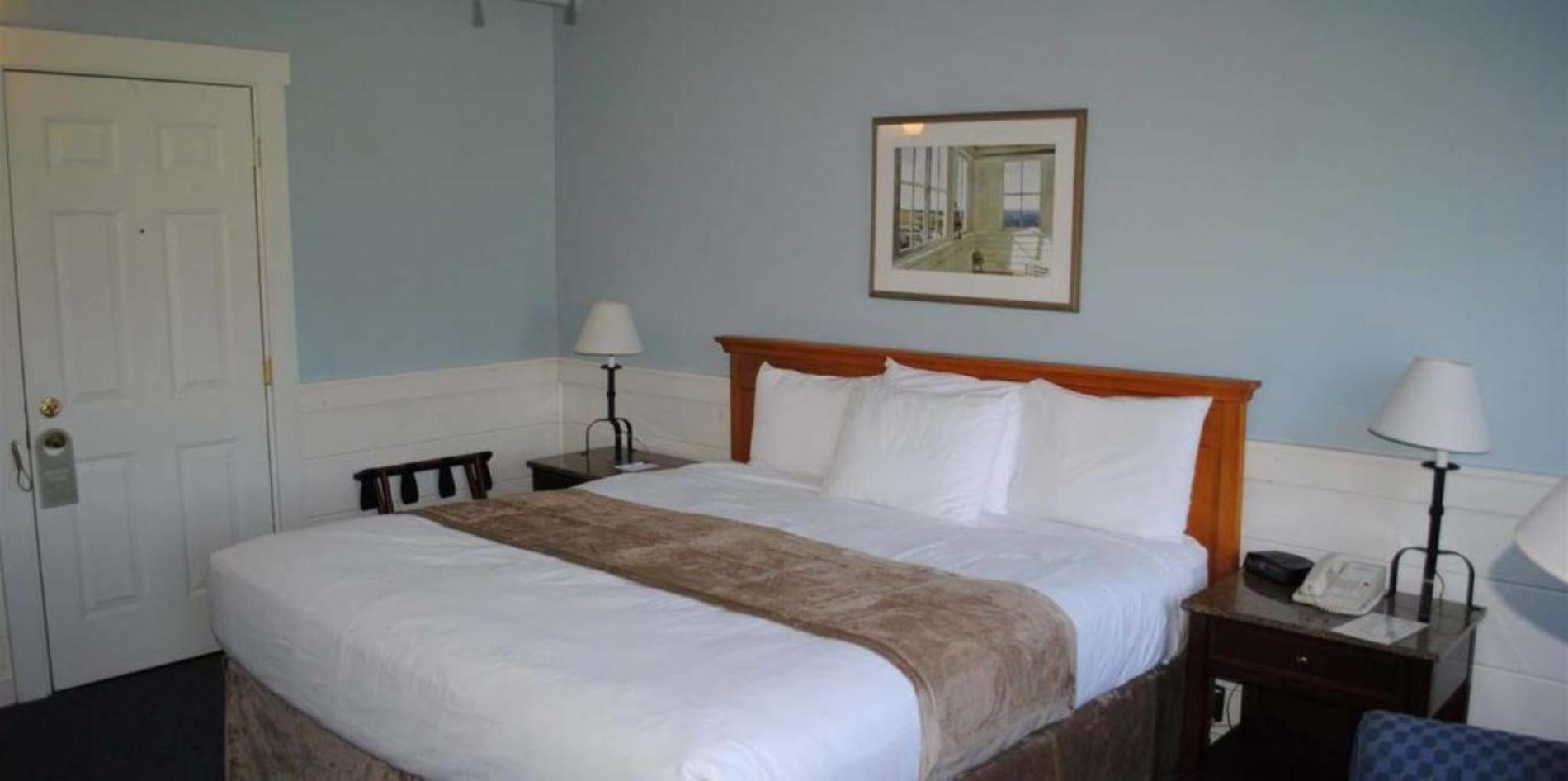 Lodge, Queen Bed, Main Building