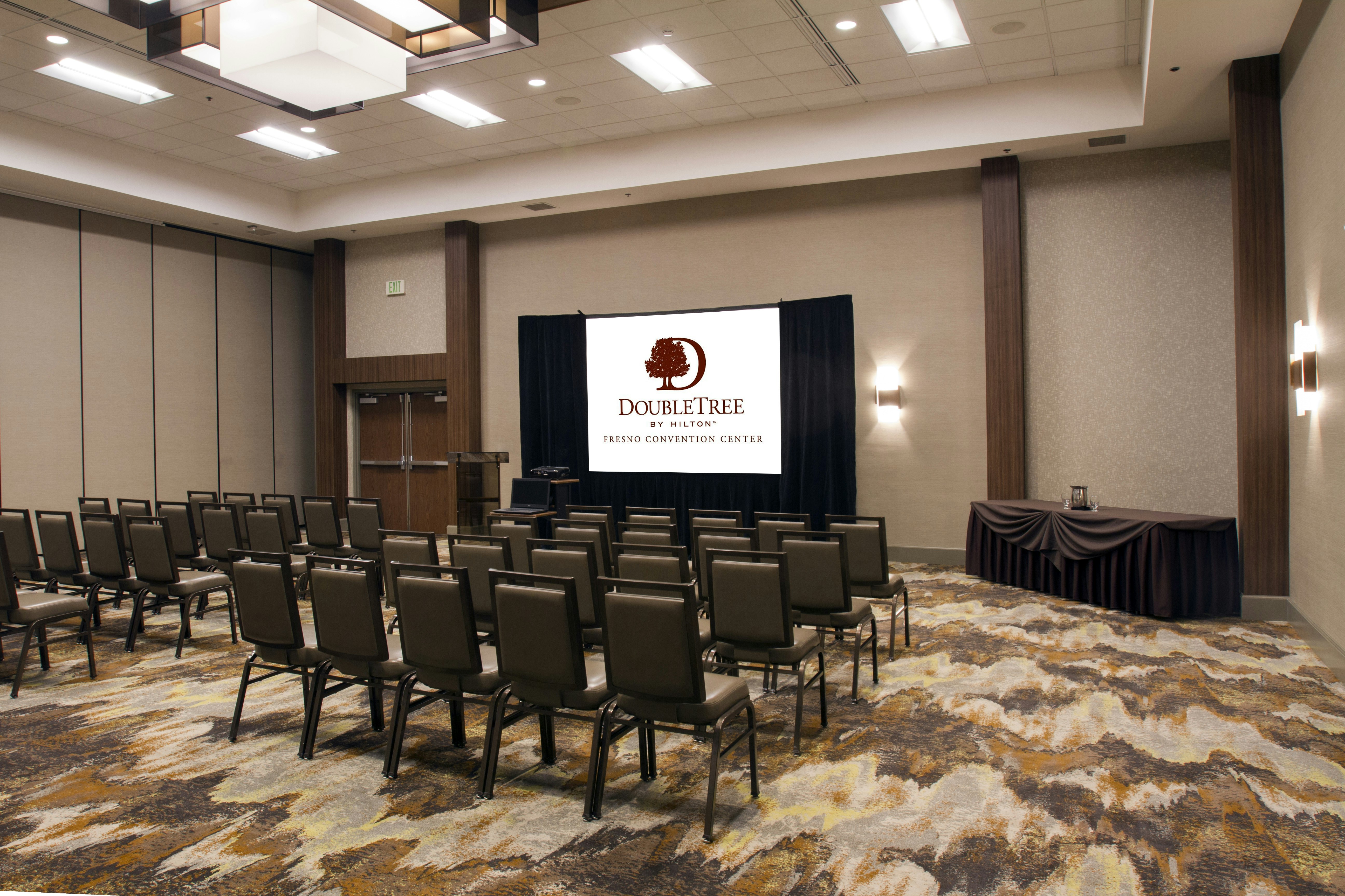 Doubletree By Hilton Fresno Convention Center 48/59