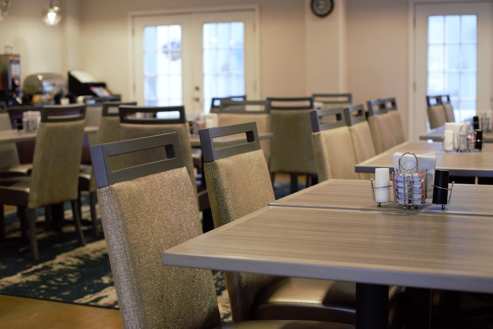 Best Western Plus Waynesboro Inn & Suites Conference Center 26/33