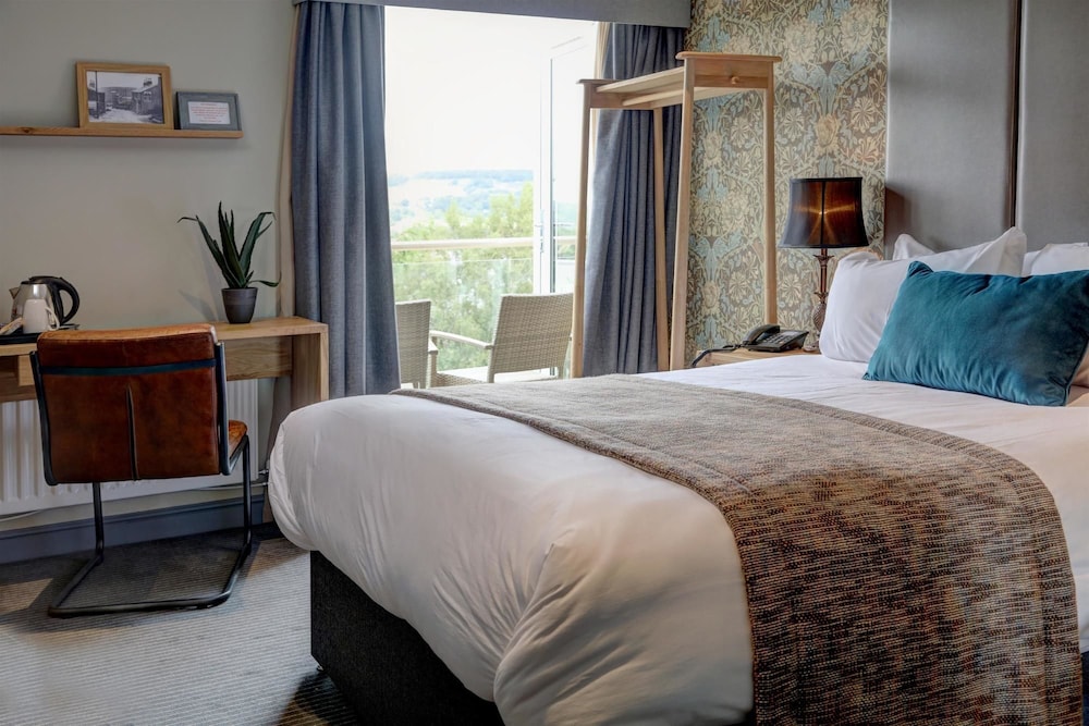 Comfort, Double Bed, Hill View, Balcony، The New Hobbit Hotel 4/6