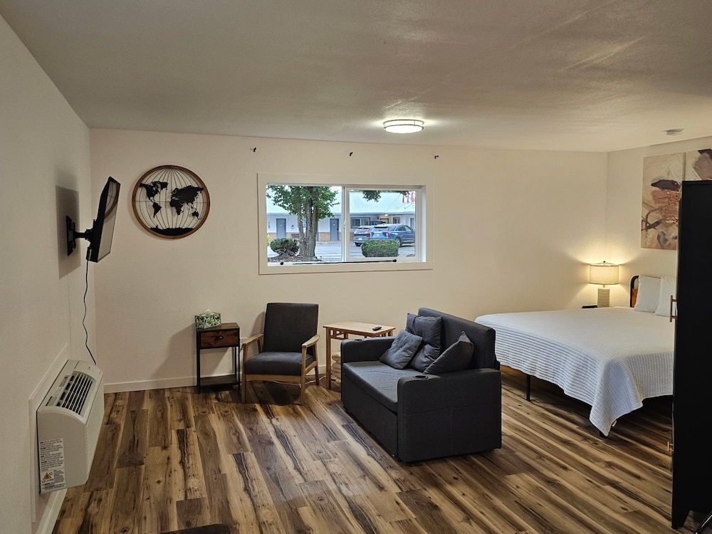 EXECUTIVE, KING BED, SOFA