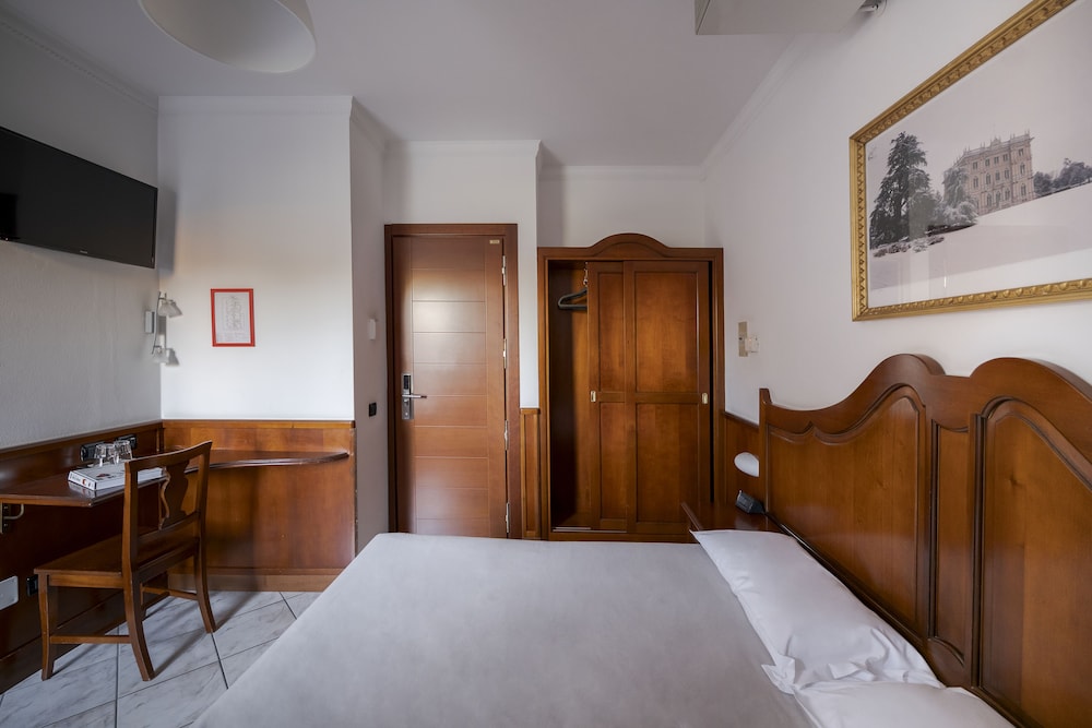 Standard, Double Bed, City View