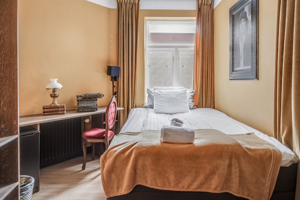 Gold, Economy, Double Bed, Small