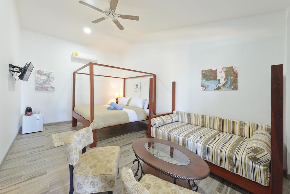 Parrot Cove Lodge 50/72