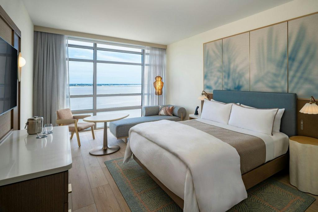 Renovated, Guest Room, Deluxe, King Bed, Water View, Top Floor