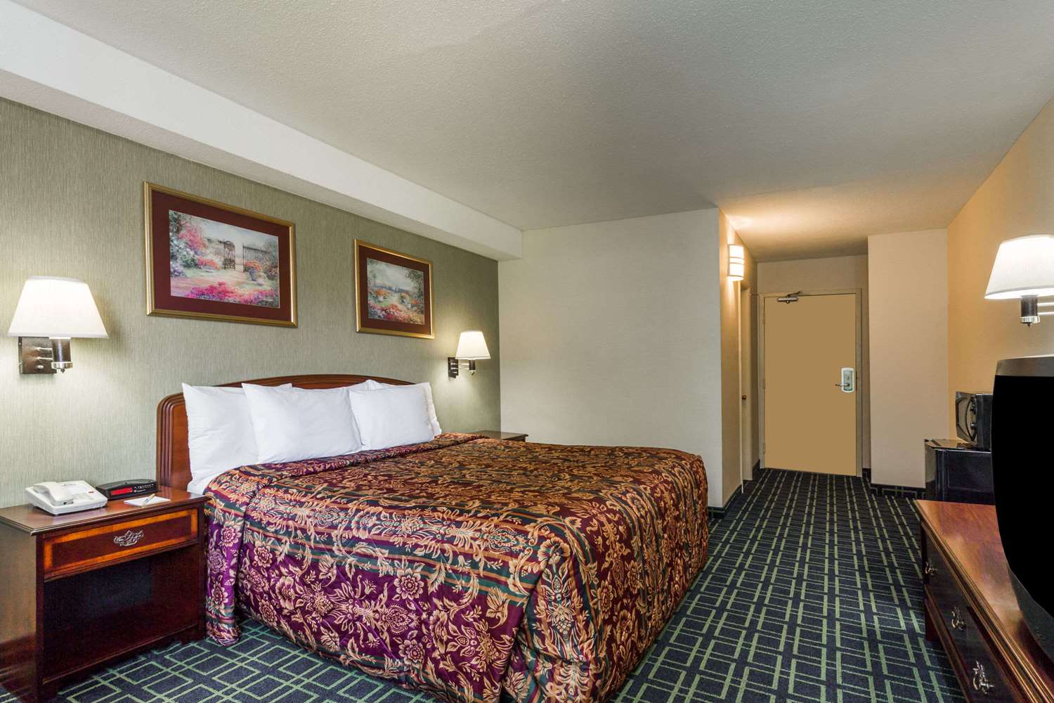 Days Inn by Wyndham Dumfries Quantico 10/18